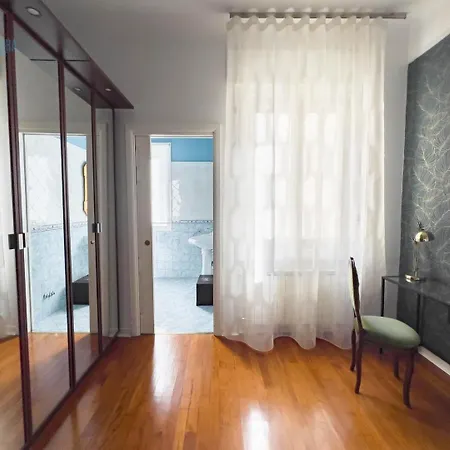 Corso Italia 7 Tirabora Short Rent * Terst